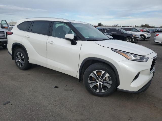 5TDGZRBH1LS038107 - 2020 TOYOTA HIGHLANDER XLE WHITE photo 4