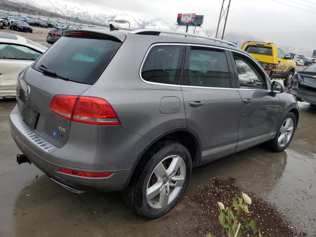 WVGEK9BP0CD007831 - 2012 VOLKSWAGEN TOUAREG V6 TDI GRAY photo 3