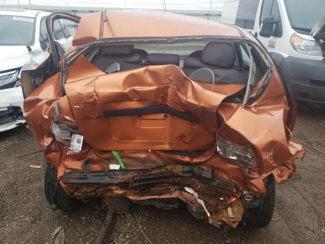 KL1TD56676B621430 - 2006 CHEVROLET AVEO BASE ORANGE photo 6