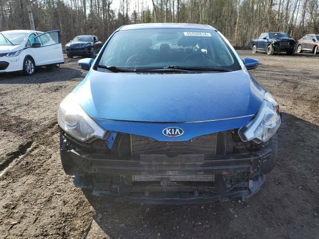 KNAFK4A61F5300914 - 2015 KIA FORTE LX BLUE photo 5