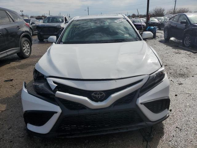 4T1T11BK0PU097715 - 2023 TOYOTA CAMRY SE NIGHT SHADE WHITE photo 5
