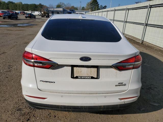 3FA6P0LU6KR139966 - 2019 FORD FUSION SE WHITE photo 6