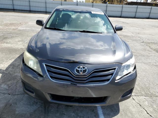 4T1BF3EK6BU164573 - 2011 TOYOTA CAMRY BASE GRAY photo 5