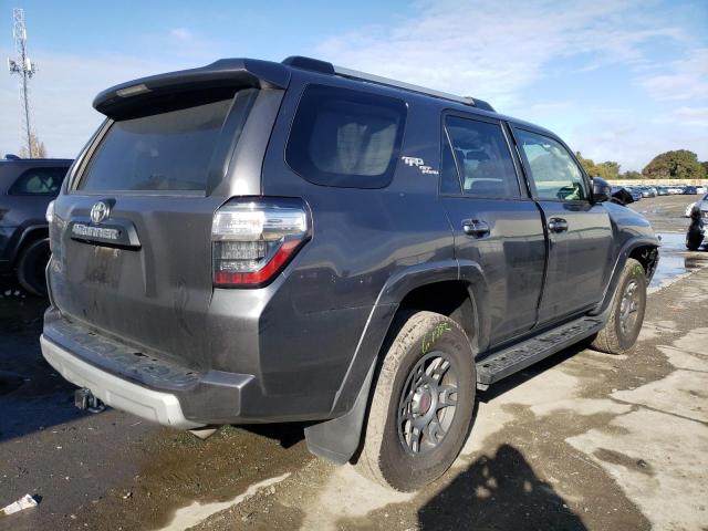 JTEBU5JR2J5607783 - 2018 TOYOTA 4RUNNER SR5/SR5 PREMIUM GRAY photo 3