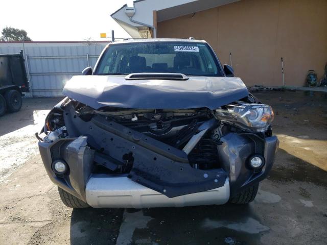 JTEBU5JR2J5607783 - 2018 TOYOTA 4RUNNER SR5/SR5 PREMIUM 灰色 照片 5