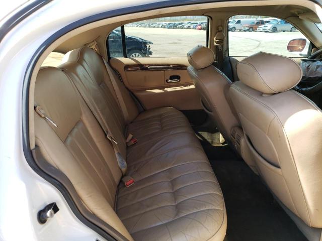 1LNFM81W4WY626821 - 1998 LINCOLN TOWN CAR EXECUTIVE WHITE photo 10