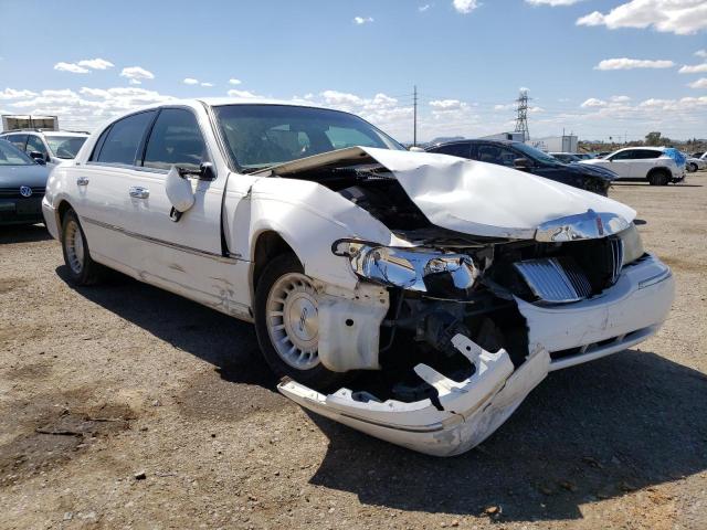 1LNFM81W4WY626821 - 1998 LINCOLN TOWN CAR EXECUTIVE WHITE photo 4
