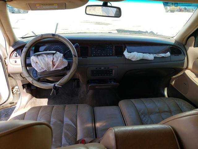 1LNFM81W4WY626821 - 1998 LINCOLN TOWN CAR EXECUTIVE WHITE photo 8