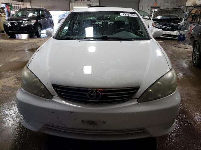 4T1BE32K45U534673 - 2005 TOYOTA CAMRY LE WHITE photo 5