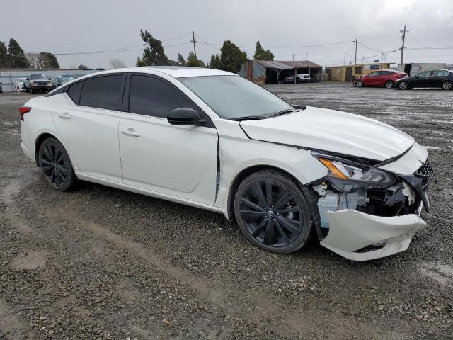 1N4BL4CVXNN382844 - 2022 NISSAN ALTIMA SR WHITE photo 4