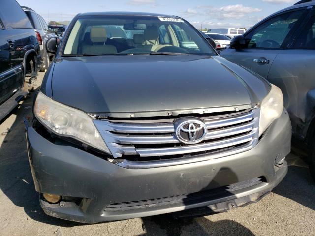 4T1BK3DB7BU388657 - 2011 TOYOTA AVALON BASE GRAY photo 5