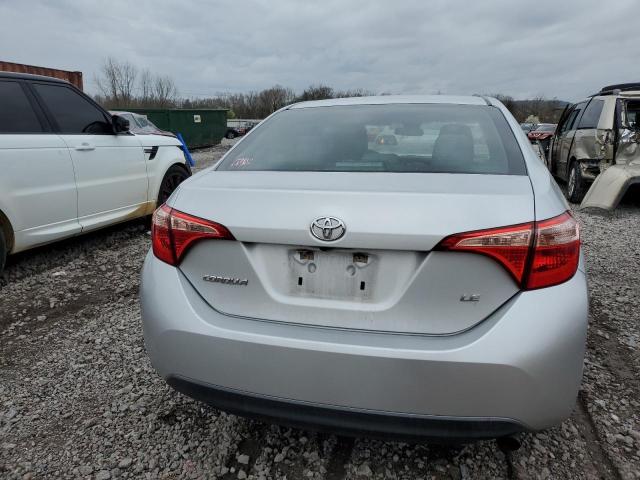 5YFBURHE8HP668017 - 2017 TOYOTA COROLLA L SILVER photo 6