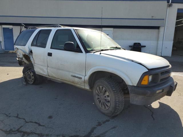 1GNDT13W4V2215477 - 1997 CHEVROLET BLAZER WHITE photo 4