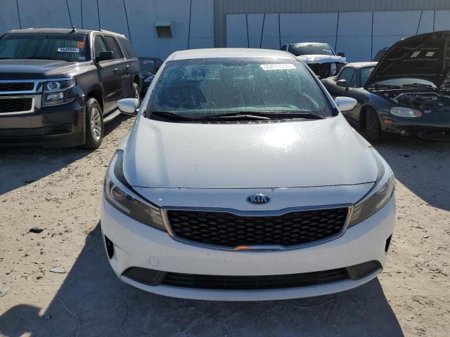 3KPFK4A79JE187013 - 2018 KIA FORTE LX WHITE photo 5