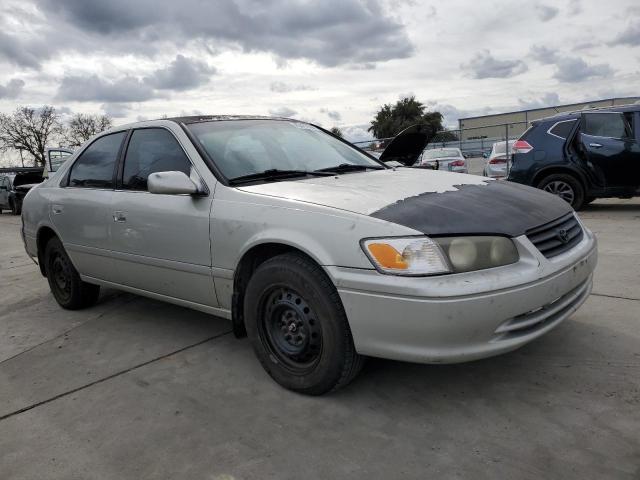 JT2BG22K1Y0439937 - 2000 TOYOTA CAMRY CE SILVER photo 4