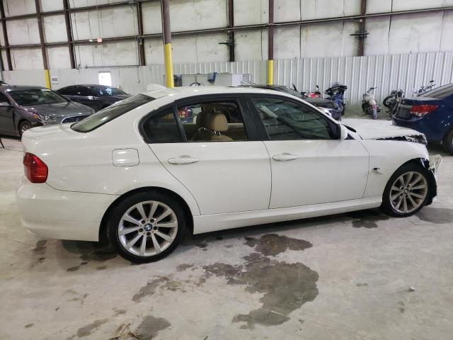 WBAPH77549NL84850 - 2009 BMW 328 I WHITE photo 3