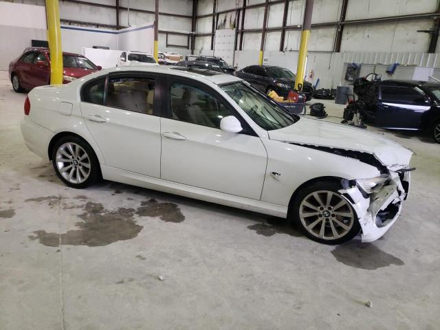 WBAPH77549NL84850 - 2009 BMW 328 I WHITE photo 4