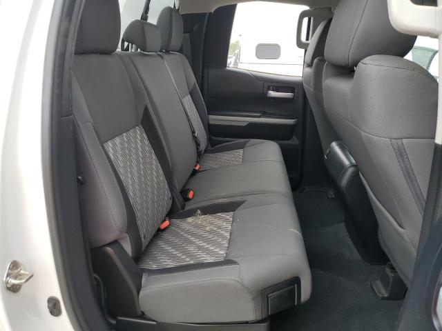 5TFRM5F15JX127280 - 2018 TOYOTA TUNDRA DOUBLE CAB SR/SR5 WHITE photo 10