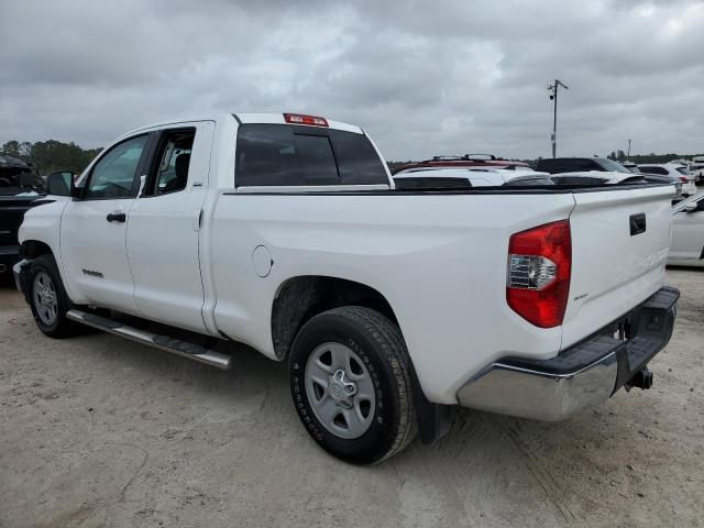 5TFRM5F15JX127280 - 2018 TOYOTA TUNDRA DOUBLE CAB SR/SR5 WHITE photo 2