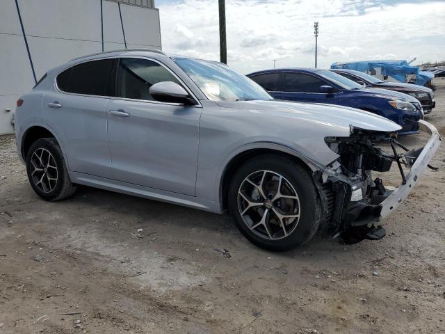 ZASPAKBN4L7C96109 - 2020 ALFA ROMEO STELVIO TI SILVER photo 4