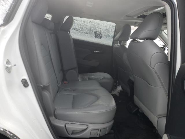 5TDGZRBHXNS582642 - 2022 TOYOTA HIGHLANDER XLE WHITE photo 11