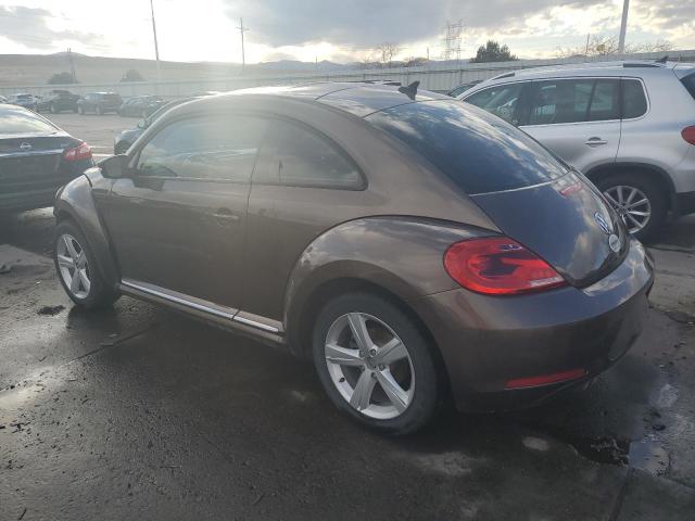 3VWJP7AT5DM618139 - 2013 VOLKSWAGEN BEETLE BROWN photo 2