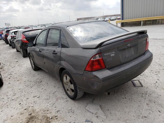 1FAFP34N45W180042 - 2005 FORD FOCUS ZX4 GRAY photo 2