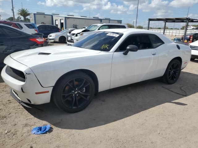 2C3CDZAG8JH339365 - 2018 DODGE CHALLENGER SXT WHITE photo 1