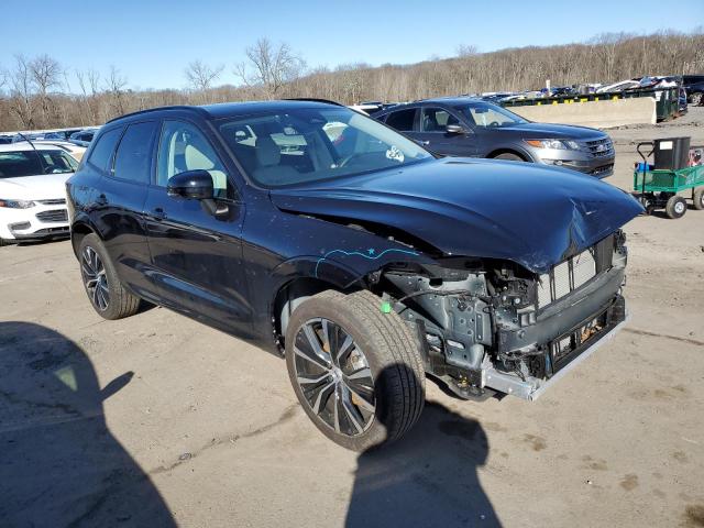 YV4L12RL5R1749335 - 2024 VOLVO XC60 PLUS BLACK photo 4