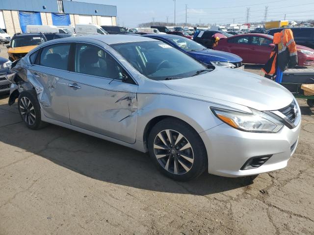 1N4AL3AP0HC224152 - 2017 NISSAN ALTIMA 2.5 SILVER photo 4