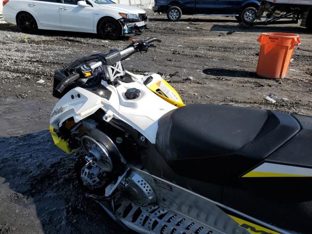 2BPSUCHA6HV000038 - 2017 SKI DOO MXZ 600 WHITE photo 7