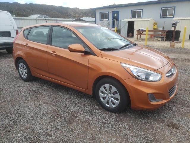 KMHCT5AE9HU321806 - 2017 HYUNDAI ACCENT SE ORANGE photo 4