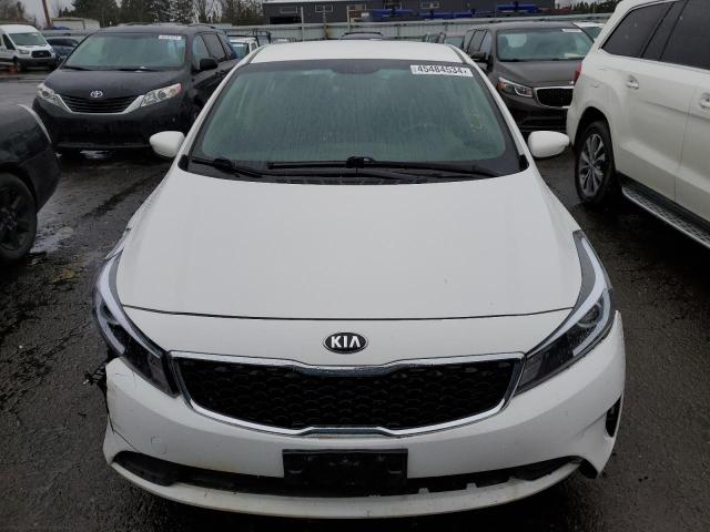 3KPFK4A76HE038214 - 2017 KIA FORTE LX WHITE photo 5