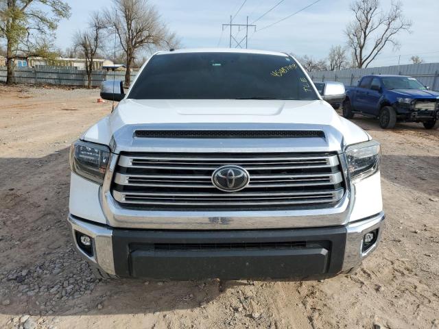 5TFHW5F18JX746154 - 2018 TOYOTA TUNDRA CREWMAX LIMITED WHITE photo 5