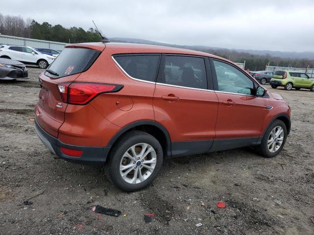 1FMCU9GD7KUC21312 - 2019 FORD ESCAPE SE ORANGE photo 3