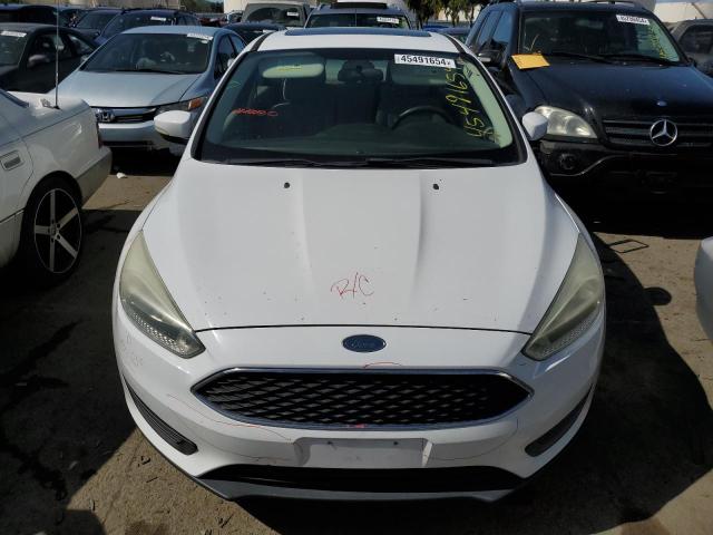 1FADP3F22FL207557 - 2015 FORD FOCUS SE WHITE photo 5