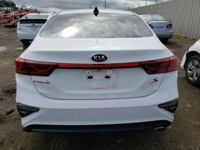 3KPF34AD1KE017488 - 2019 KIA FORTE GT LINE WHITE photo 6