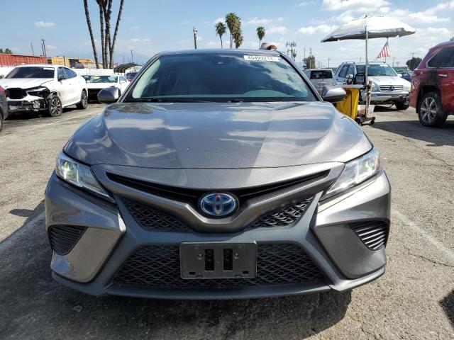 4T1B21HKXKU520938 - 2019 TOYOTA CAMRY HYBRID GRAY photo 5