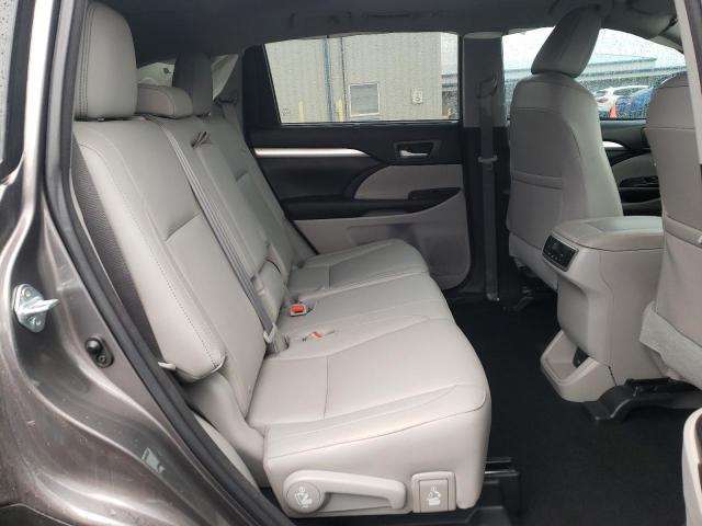 5TDKKRFH5GS139553 - 2016 TOYOTA HIGHLANDER XLE BROWN photo 11