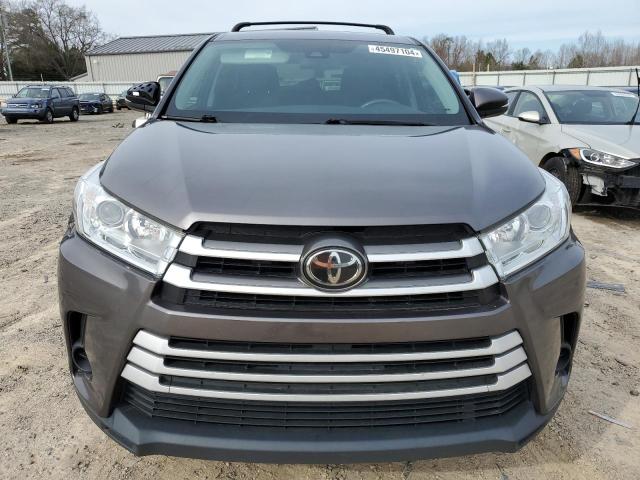 5TDZARFH6HS027802 - 2017 TOYOTA HIGHLANDER LE GRAY photo 5