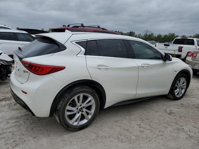 SJKCH5CP6HA038329 - 2017 INFINITI QX30 BASE WHITE photo 3