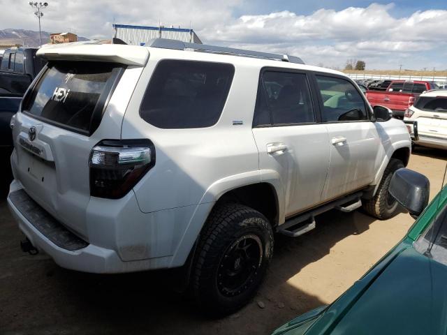 JTEBU5JR6J5591233 - 2018 TOYOTA 4RUNNER SR5/SR5 PREMIUM WHITE photo 3