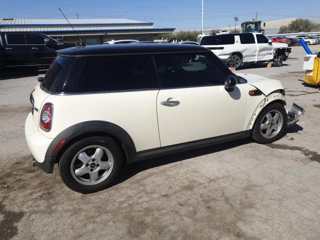 WMWSU3C50BT097625 - 2011 MINI COOPER WHITE photo 3