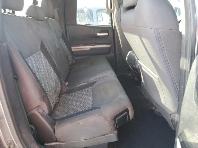 5TFUW5F11JX693473 - 2018 TOYOTA TUNDRA DOUBLE CAB SR/SR5 GRAY photo 10