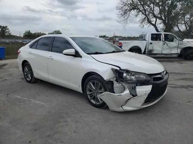 4T1BF1FK4GU133915 - 2016 TOYOTA CAMRY LE WHITE photo 4