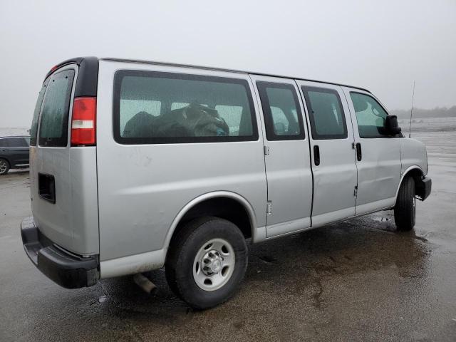 1GCWGFCF6F1284018 - 2015 CHEVROLET EXPRESS G2 SILVER photo 3