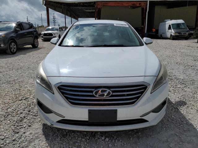 5NPE24AF7GH258295 - 2016 HYUNDAI SONATA SE WHITE photo 5