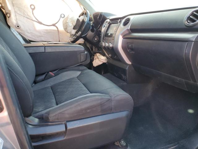 5TFUW5F16FX443055 - 2015 TOYOTA TUNDRA DOUBLE CAB SR/SR5 SILVER photo 7