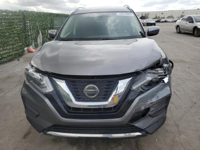 KNMAT2MV7JP557123 - 2018 NISSAN ROGUE S GRAY photo 5