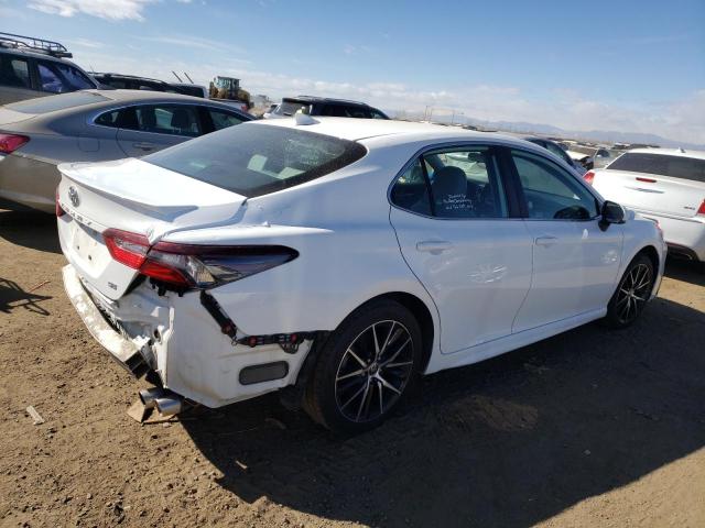 4T1G11AK8NU057429 - 2022 TOYOTA CAMRY SE WHITE photo 3